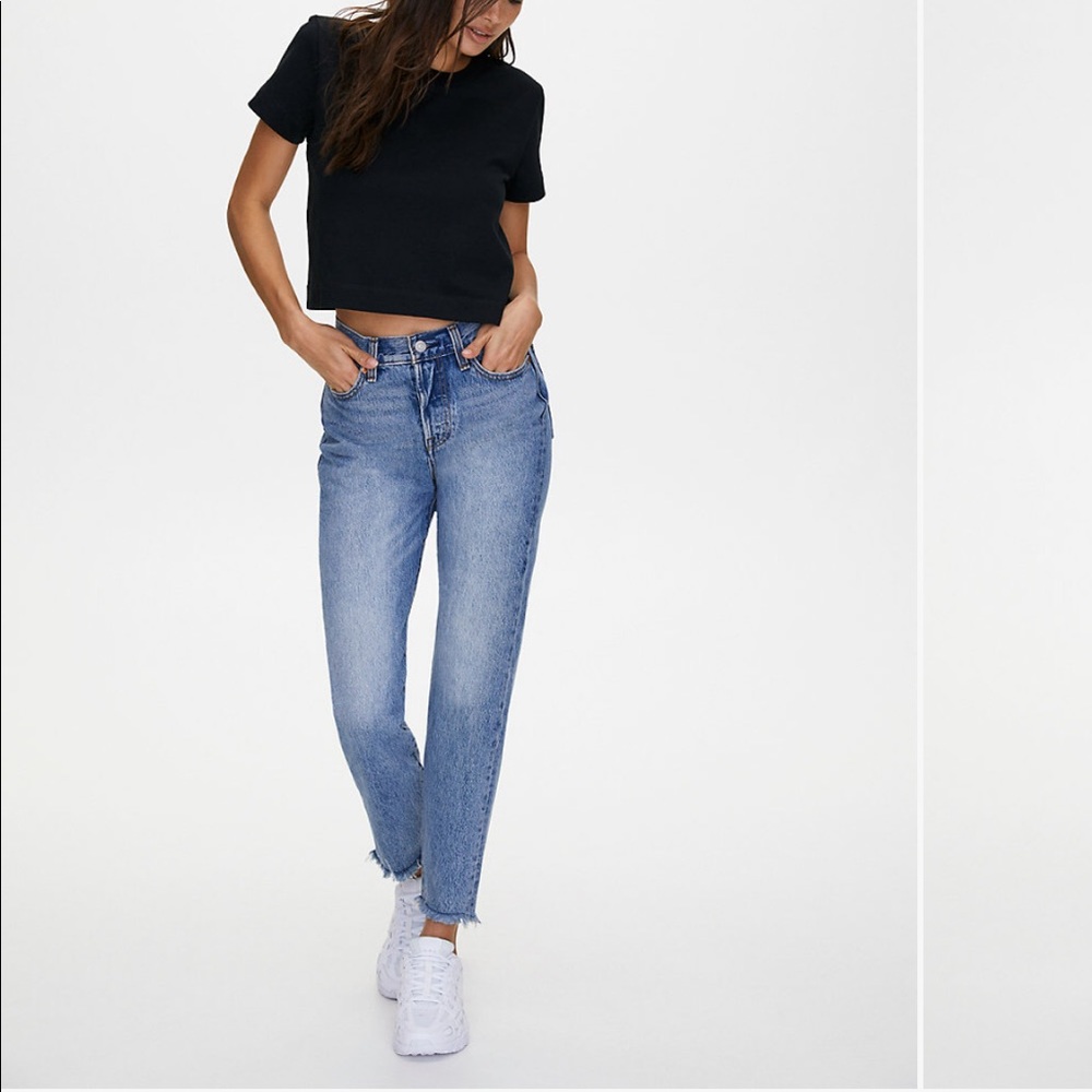 [SOLD] Levi’s Wedgie Icon Jeans